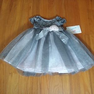 Elegant 2-Piece Gray & Pink Dress Size 12 Months